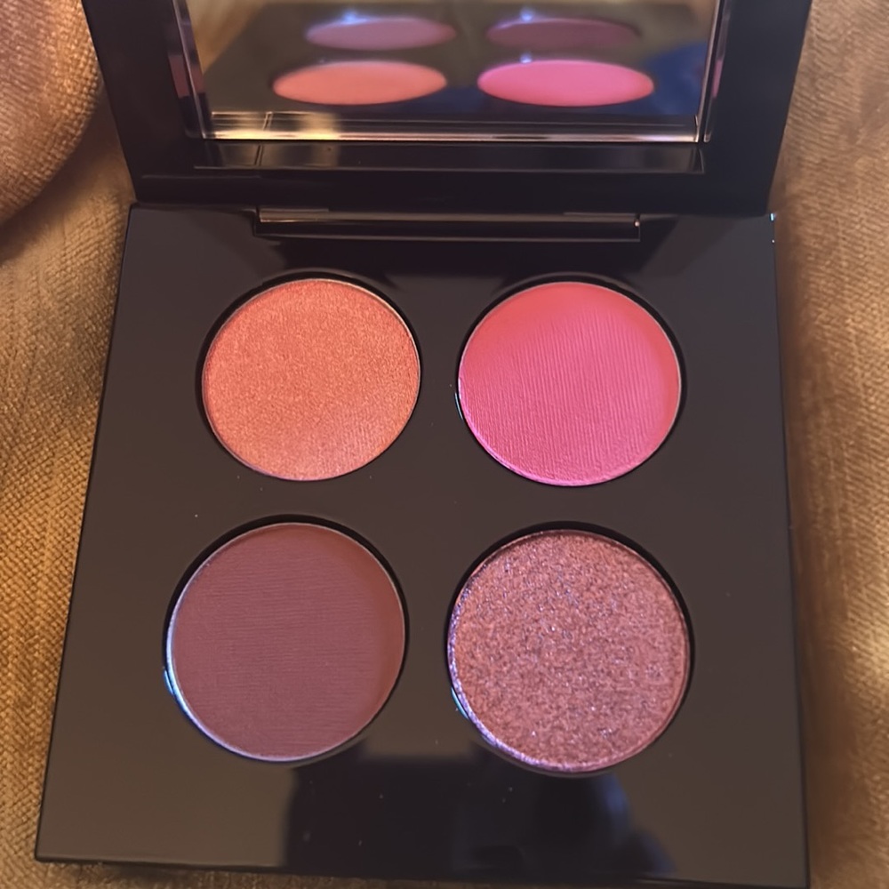Pat McGrath Labs Divine Rose Luxe Quad eyeshadow. - Picture 3 of 4